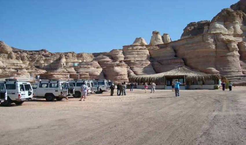 Safari tour and colored canyon in Taba
